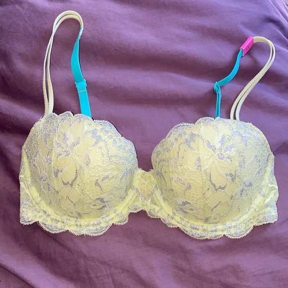 VS Pink bra - Picture 1 of 4